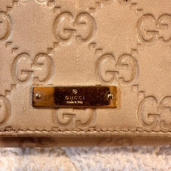 Gucci Beige Embossed Leather Clutch - Picture 10 of 10